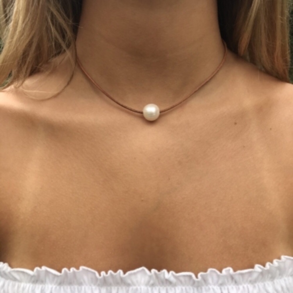 Pearl chocker